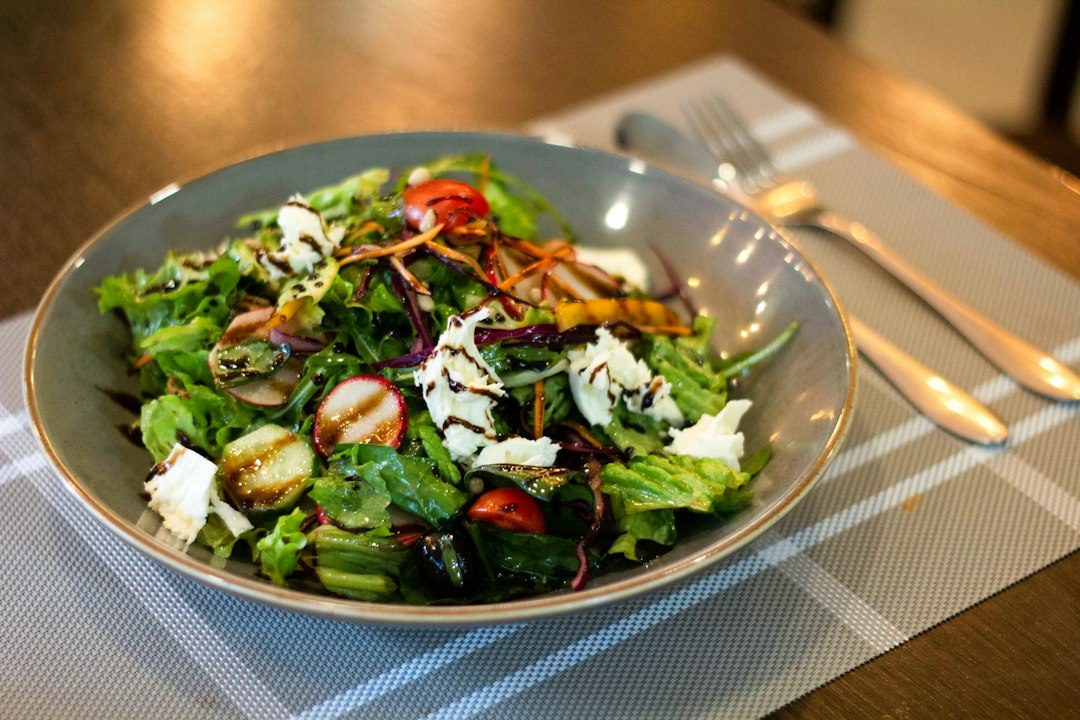Salată cu brânză de capră